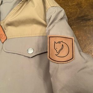 Women’s Fjall Raven winter parka- size M, tan-
